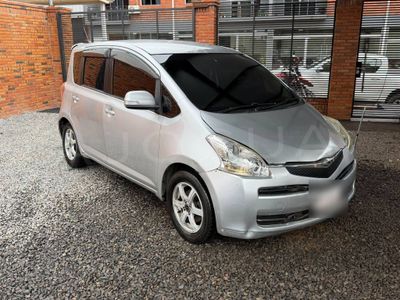 Toyota Ractis miniatura 2