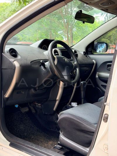Toyota Ist miniatura 7