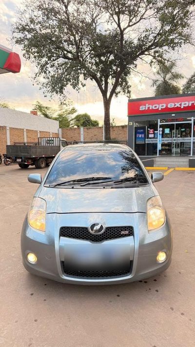 Toyota Vitz thumbnail 1