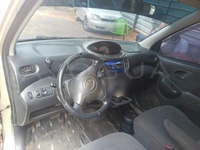 Toyota FunCargo miniatura 6