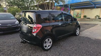 Toyota Ractis miniatura 2
