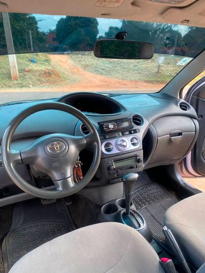 Toyota Vitz miniatura 6