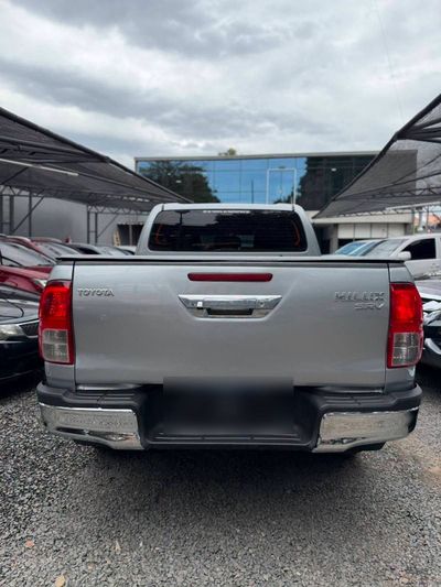 Toyota Hilux miniatura 5