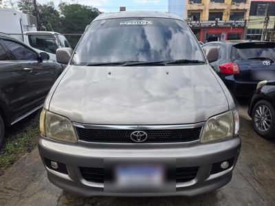 Toyota Noah thumbnail 1
