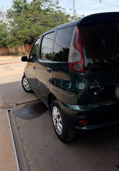 Toyota FunCargo miniatura 10