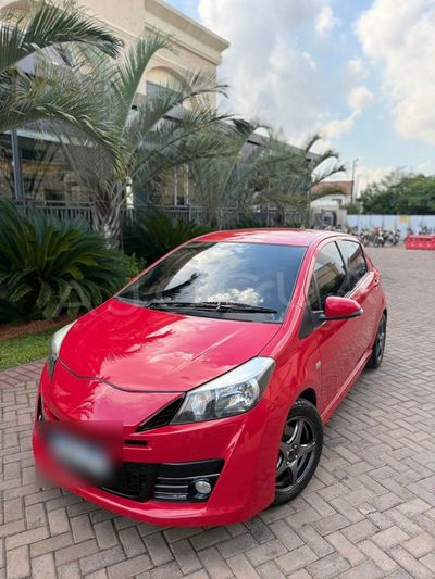 Toyota Vitz miniatura 3
