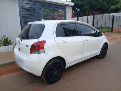 Toyota Vitz miniatura 10