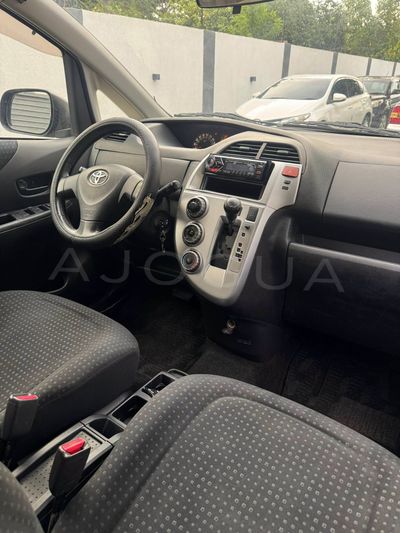 Toyota Ractis miniatura 8