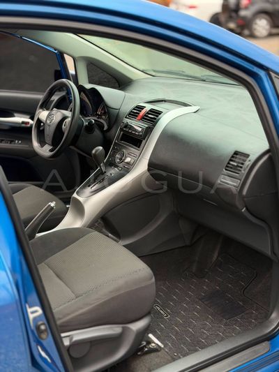 Toyota Auris miniatura 17