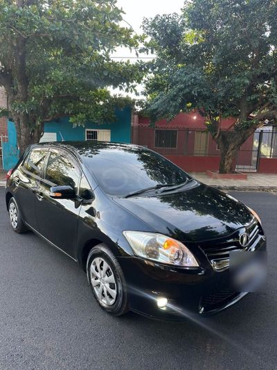 Toyota Auris thumbnail 1
