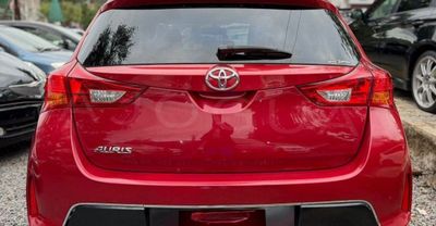 Toyota Auris miniatura 6