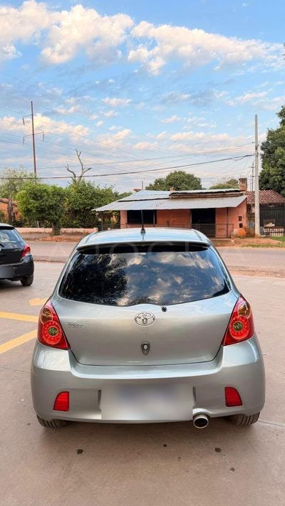 Toyota Vitz miniatura 11