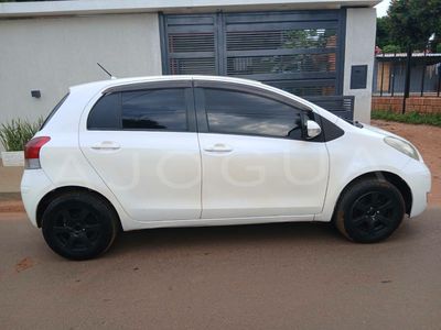 Toyota Vitz miniatura 13
