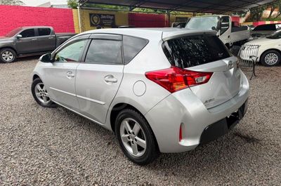 Toyota Auris miniatura 3