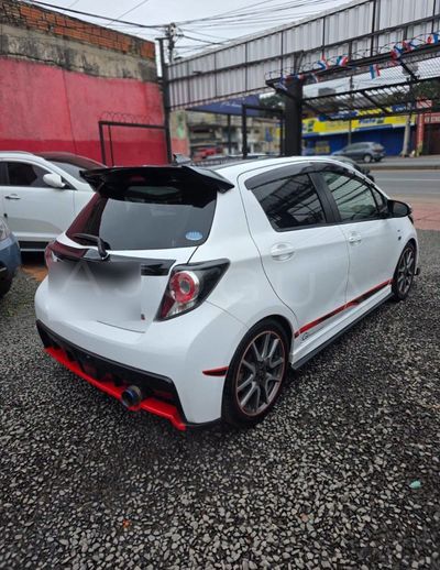 Toyota Vitz miniatura 4