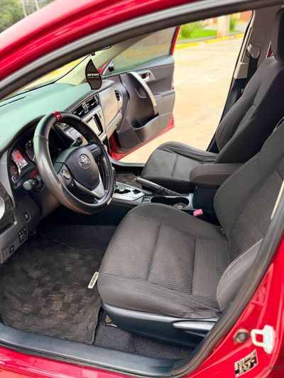 Toyota Auris miniatura 5