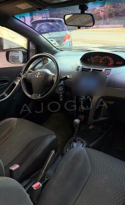 Toyota Vitz miniatura 13