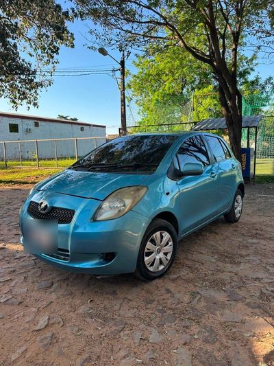 Toyota Vitz miniatura 3