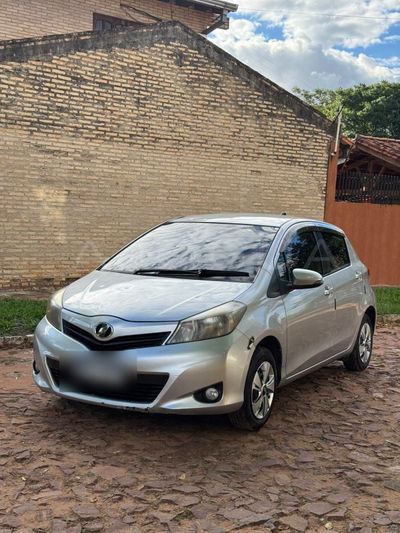Toyota Vitz miniatura 3