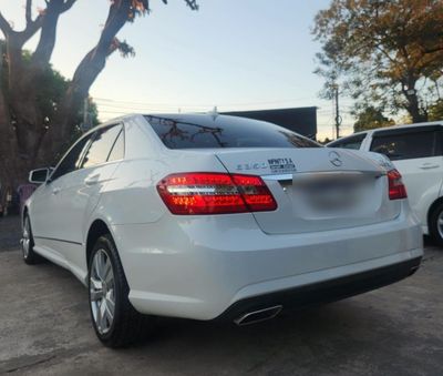 Mercedes-Benz E350 miniatura 3