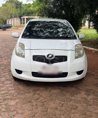 Toyota Vitz thumbnail 1