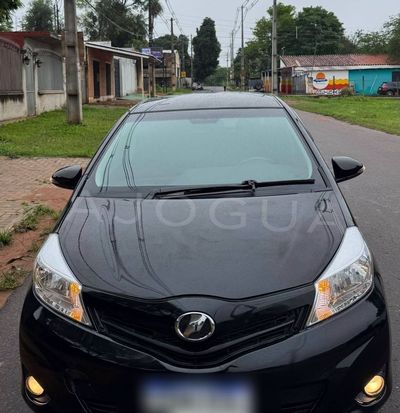 Toyota Vitz miniatura 2