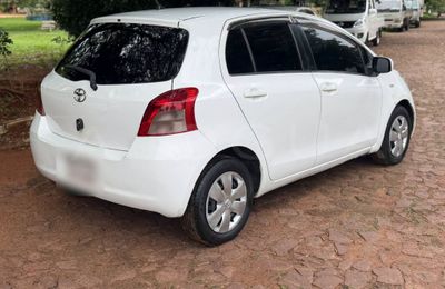 Toyota Vitz miniatura 3