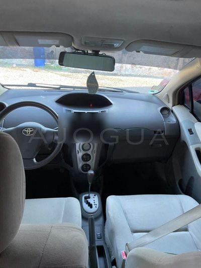 Toyota Vitz miniatura 12