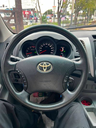 Toyota Hilux miniatura 6