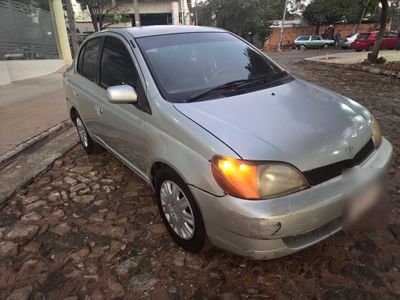 Toyota Platz miniatura 2