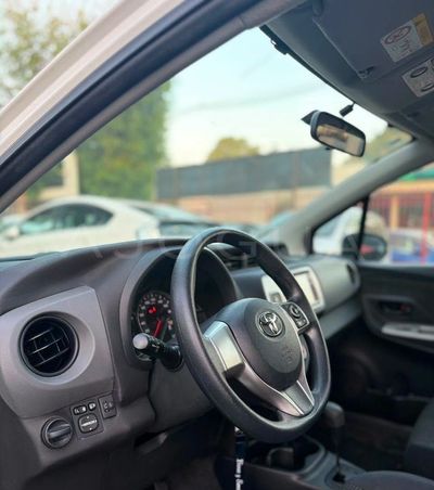 Toyota Vitz miniatura 7