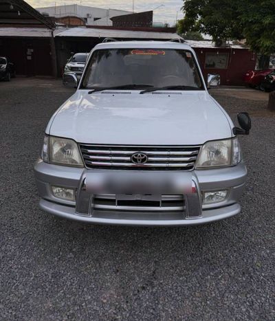 Toyota Land Cruiser Prado thumbnail 1