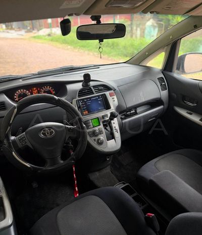 Toyota Ractis miniatura 6