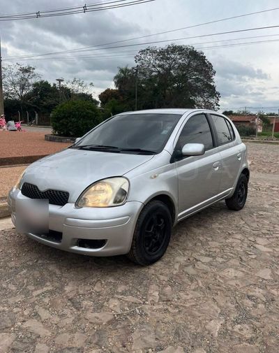 Toyota Vitz miniatura 2