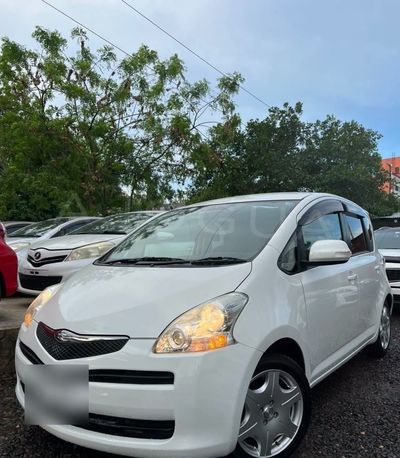 Toyota Ractis miniatura 5