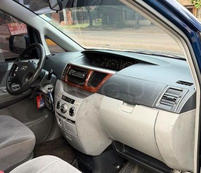 Toyota Noah miniatura 11