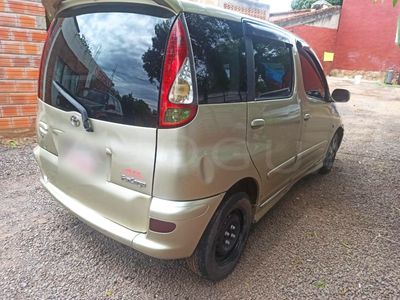 Toyota FunCargo miniatura 4