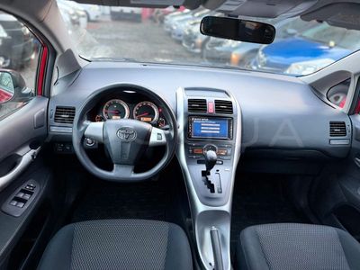 Toyota Auris miniatura 10