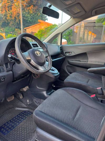Toyota Ractis miniatura 6