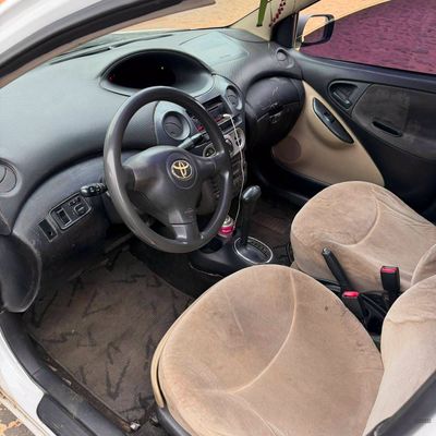 Toyota Vitz miniatura 8