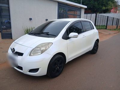 Toyota Vitz miniatura 3