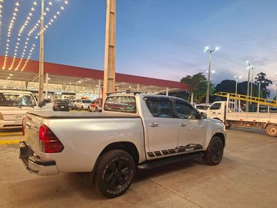 Toyota Hilux miniatura 10