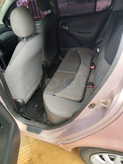 Toyota Vitz miniatura 5