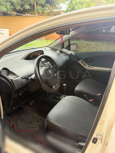 Toyota Vitz miniatura 8