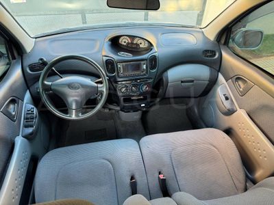 Toyota FunCargo miniatura 8