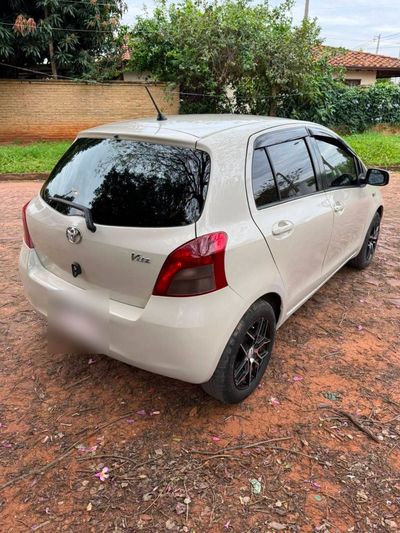 Toyota Vitz miniatura 8