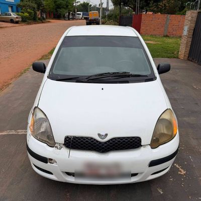 Toyota Vitz thumbnail 1