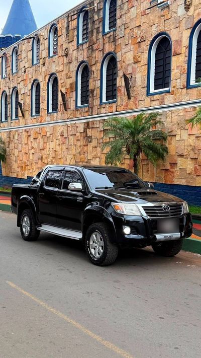 Toyota Hilux miniatura 3