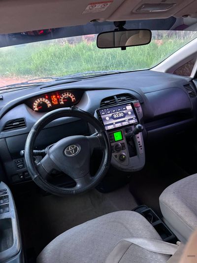 Toyota Ractis miniatura 9