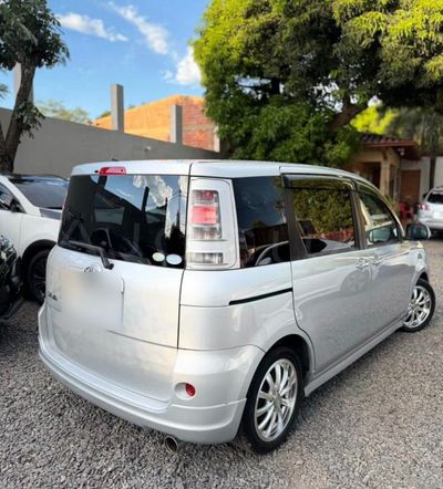 Toyota Sienta miniatura 4